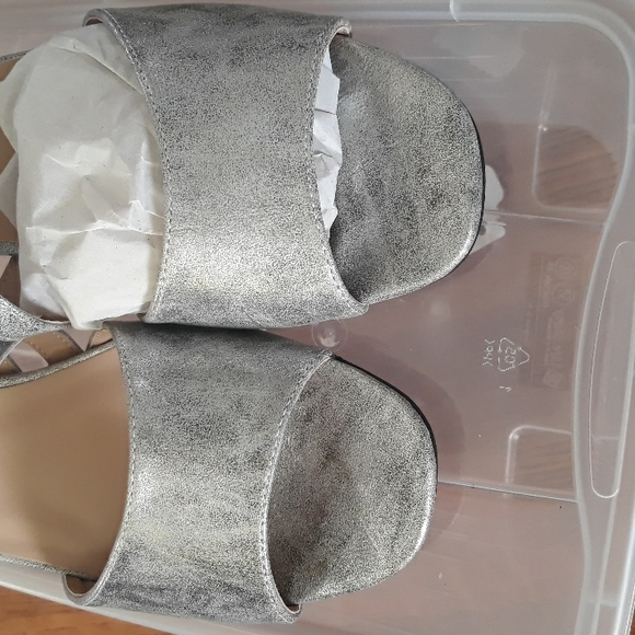 Angel Steps Matalic Sandals Sz 9M NWOT - Picture 2 of 7